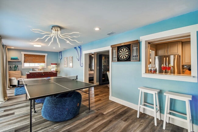 Foto del edificio - 512 Wayfarer Dr