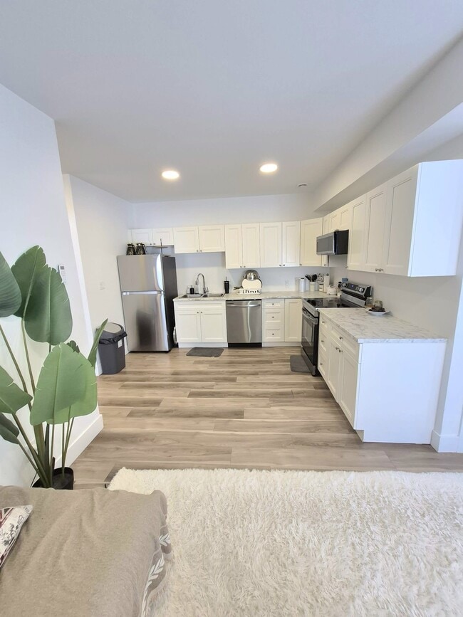 Building Photo - 2-Bedroom- 1 Bath Apartment for Rent