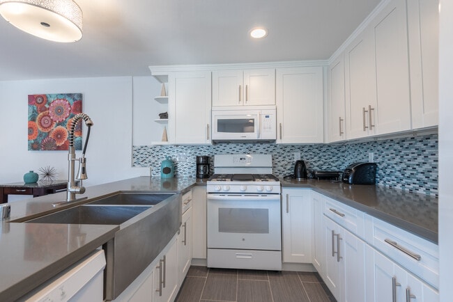 Kitchen - 3617 Sunswept Dr