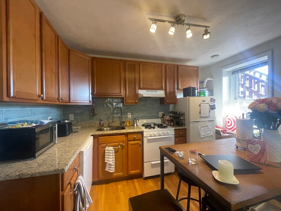Photo - 1056 Cambridge St (Cambridge, MA)
