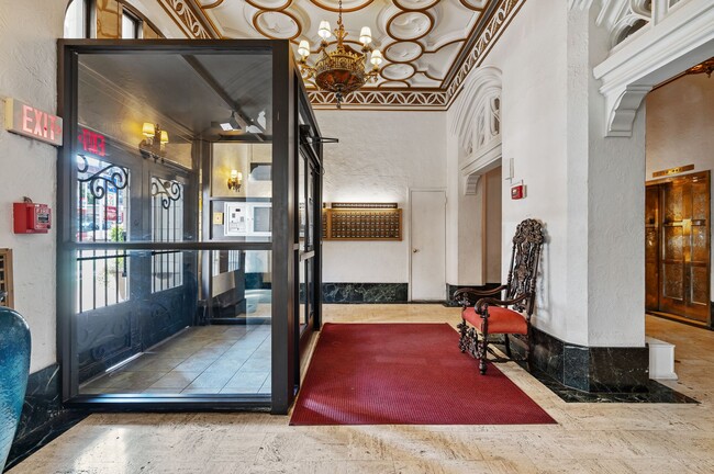 Interior Photo - New King Edward