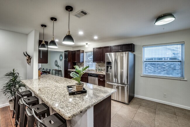 Foto del edificio - 13739 Spring Grove Ave
