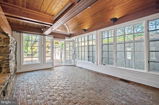 Building Photo - 808 Way Rd