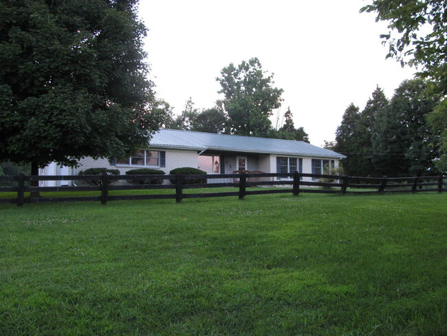 Building Photo - Private Farm House, Lots of Space, Country...