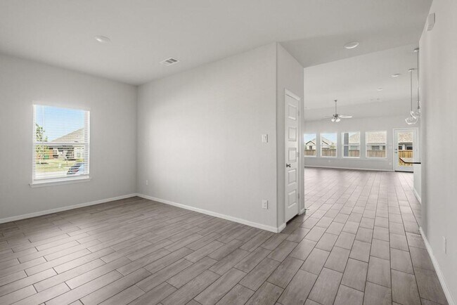 Foto del edificio - FREE 50" TV IF MOVE-IN BY 4/15/26 Stunning 4-Bedroom Home in Crowley