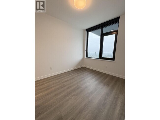 Photo du bâtiment - 6620 Sussex Ave