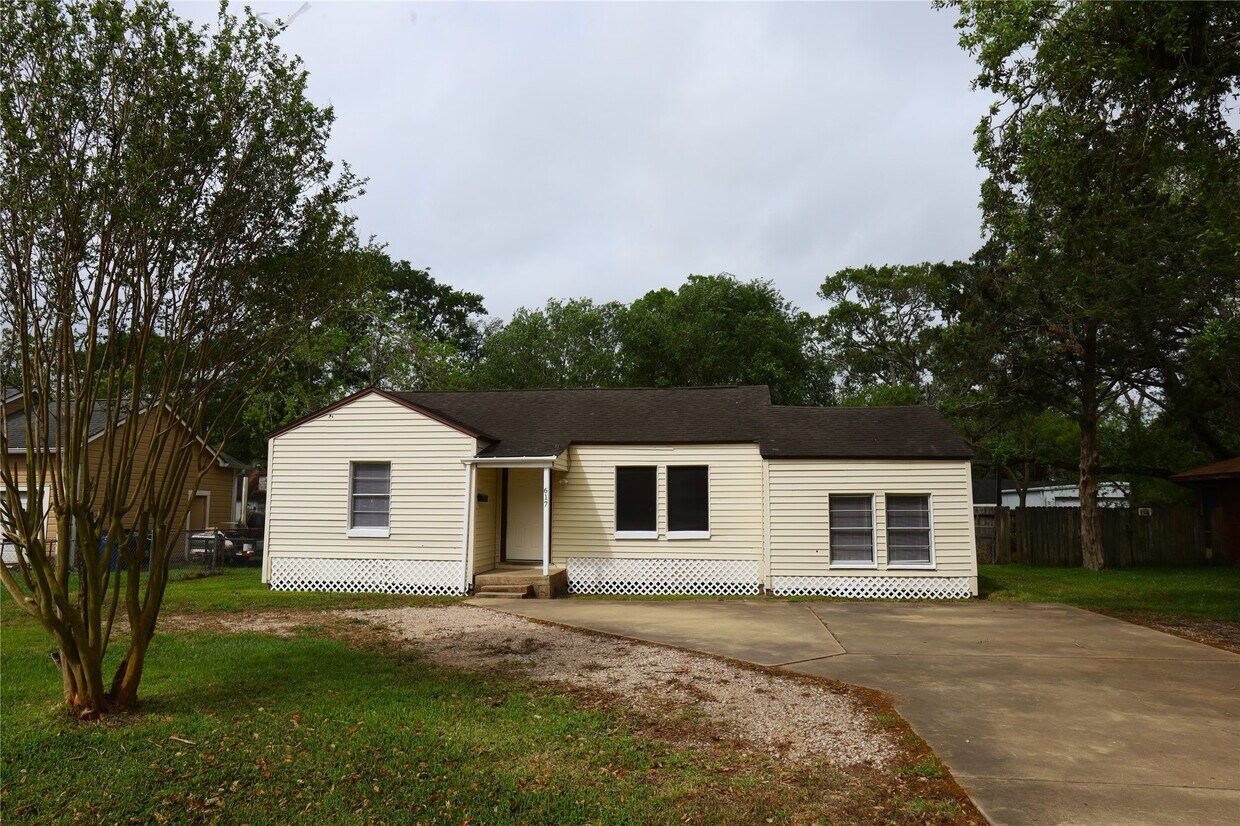 Foto principal - 617 Hurst Pl