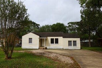 Building Photo - 617 Hurst Pl