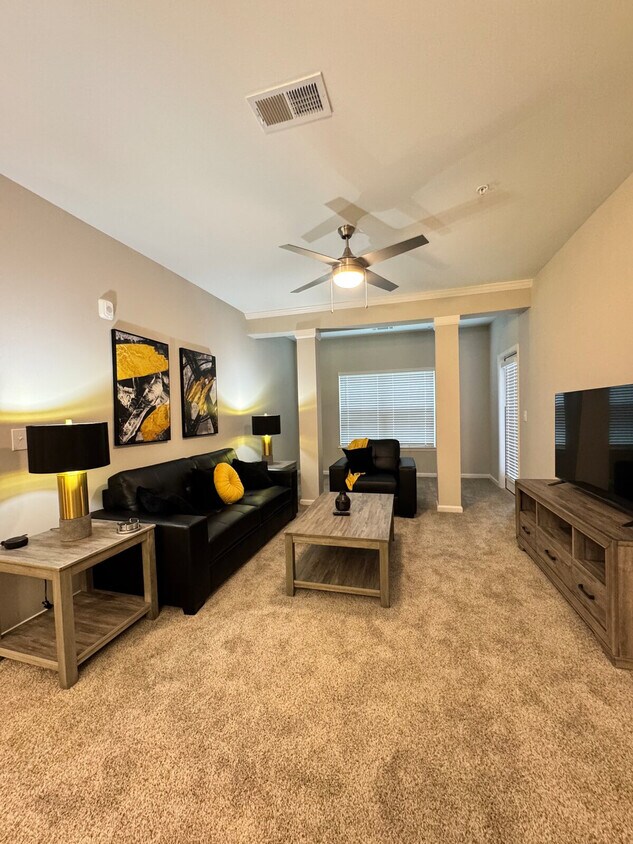 Foto principal - 1701 Pine Lake Dr