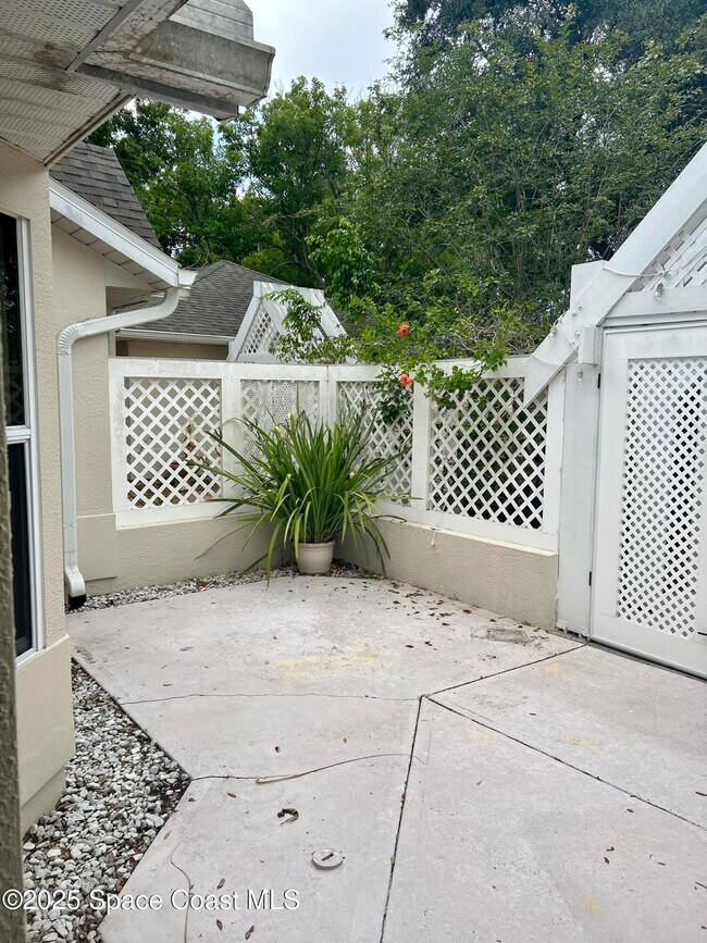 Foto del edificio - 729 Kenwood Cir
