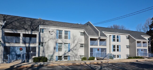 Building Photo - 419 Chamberlain St SE