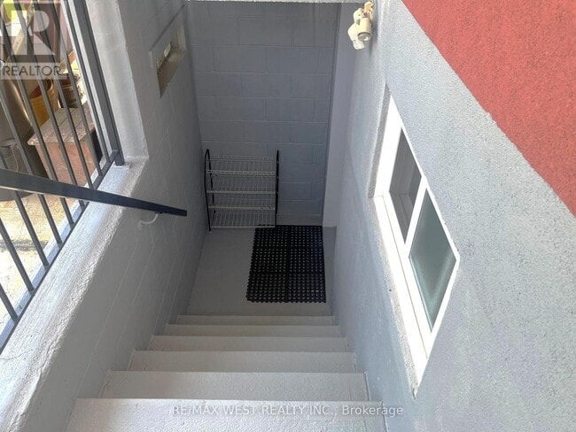 Building Photo - 707 Shaw St
