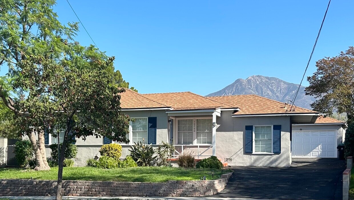 ¡Casa recién pintada! - 10760 Russett Ave