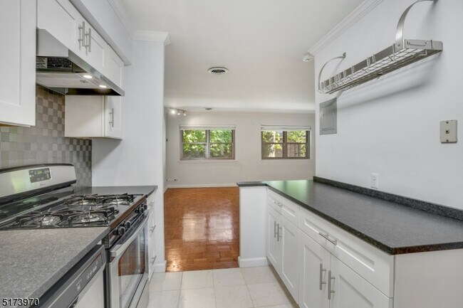 Foto del edificio - 361 Claremont Ave