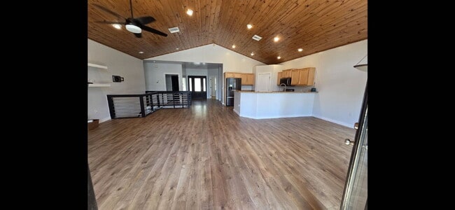 Building Photo - 1011 Hillside Dr