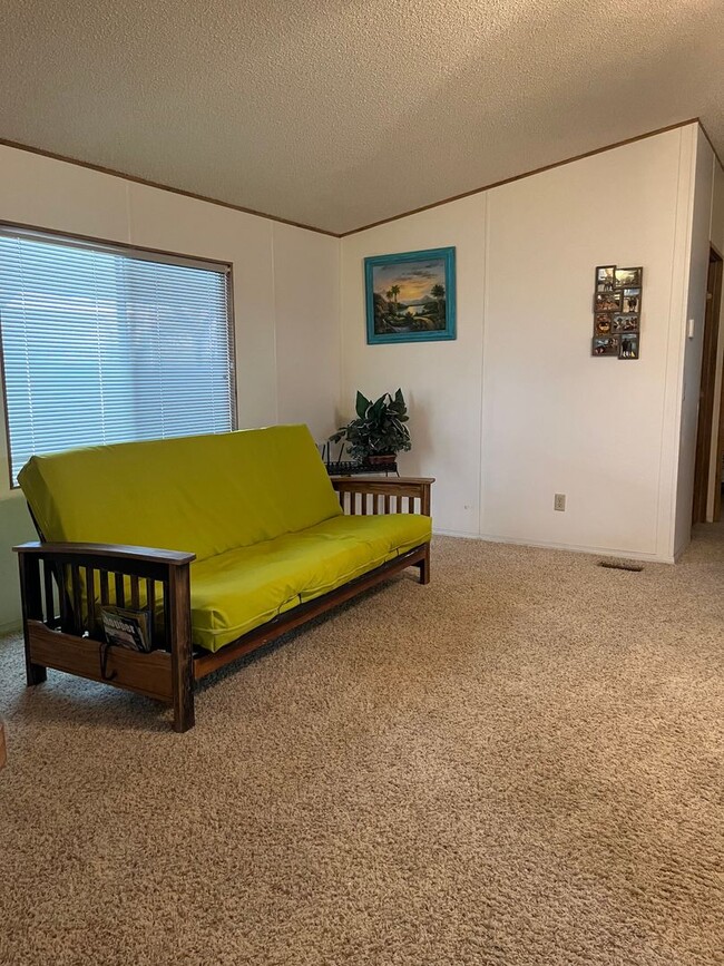 Building Photo - 807 Stahlman Dr