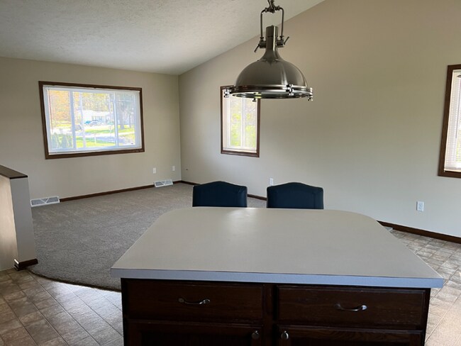 Building Photo - 325 Lamoreaux Dr NW