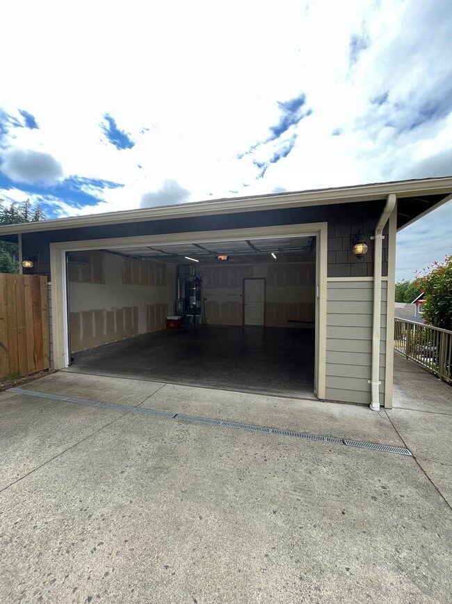 Building Photo - 3 Bed 2 Bath Single Story House Near Shopping and Schools