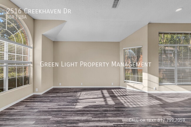 Building Photo - 2516 Creekhaven Dr