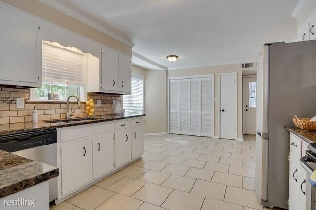 Building Photo - 3 br, 2.5 bath House - 3730 Cactus Trail