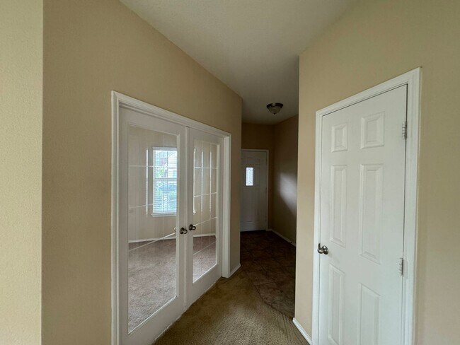 Building Photo - 360 Virtual Tour Available