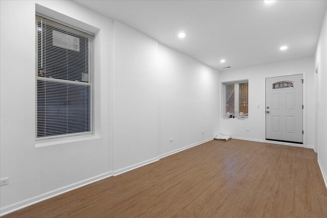 Foto del edificio - 1313 W Chicago Ave