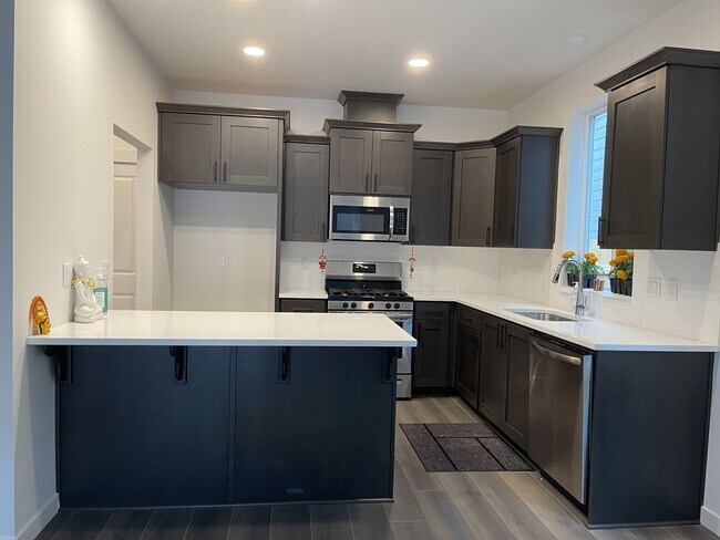 Building Photo - 828 S 24th Ave