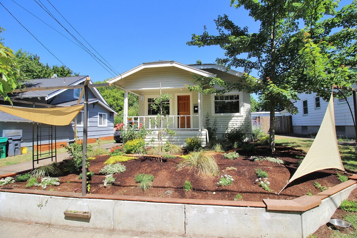 Primary Photo - Adorable Updated Arbor Lodge 2 Bedroom Bun...