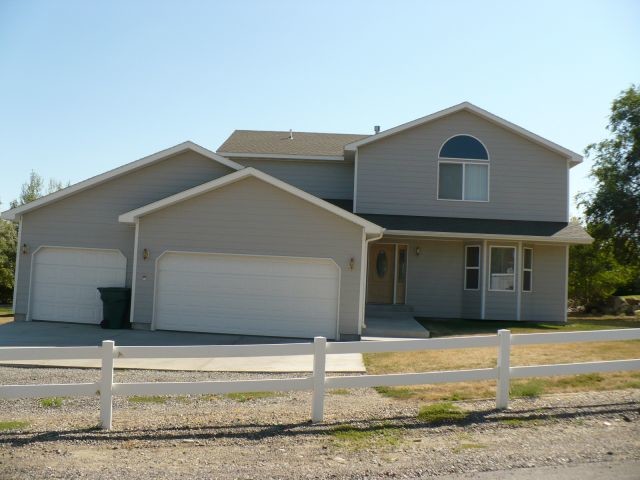 Primary Photo - 1544 Oxbow Cir