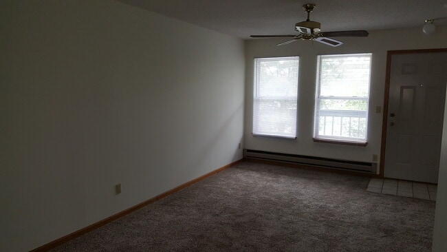 Building Photo - 1929 Victory St