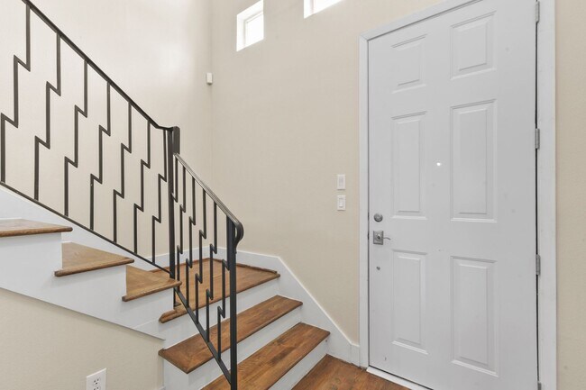 Foto del edificio - Ideal Location | Memorial Park Living & Ci...
