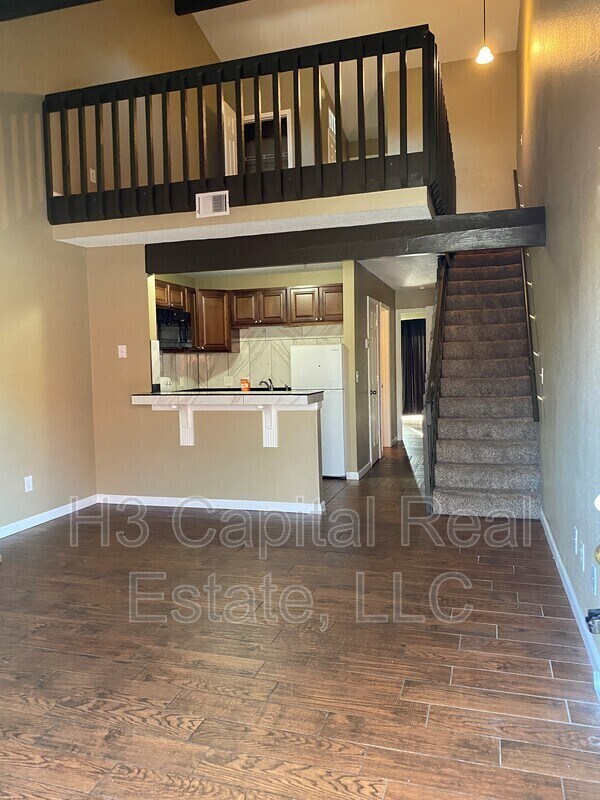 Building Photo - 77 Village Ct