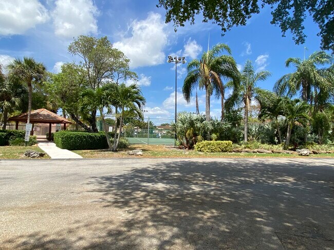 Foto del edificio - 8947 SW 149th Pl