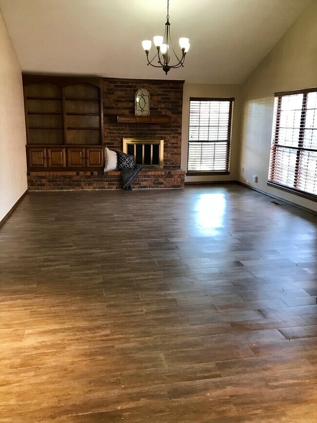 Building Photo - Beautiful Rental in Summerfield