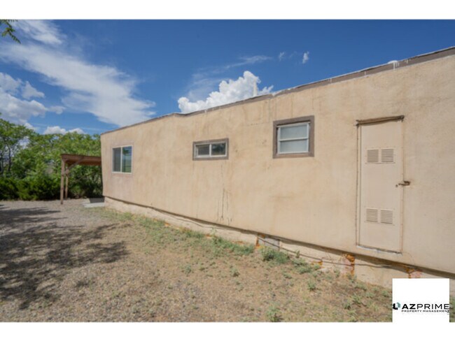 Foto del edificio - Discover Tranquility in this Charming Maye...