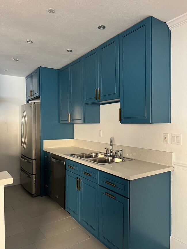 Foto del edificio - 5328 Newcastle Ave