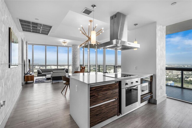 Building Photo - 1100 Biscayne Blvd