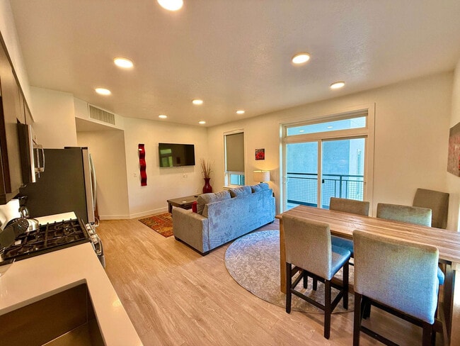 Building Photo - 385 S 400 E