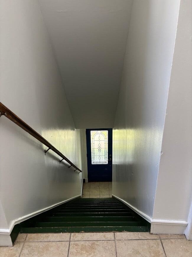 ENTRY - 54 Hamburg Ave