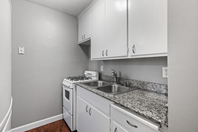 Foto del edificio - Spacious 1BR/1Bath apartment available Now!