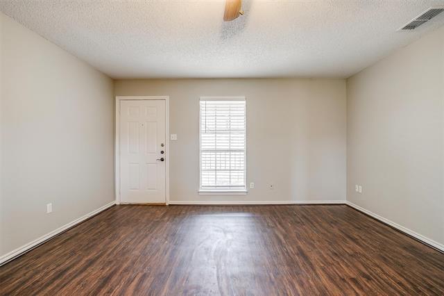 Building Photo - 5005 Green Tree Ln