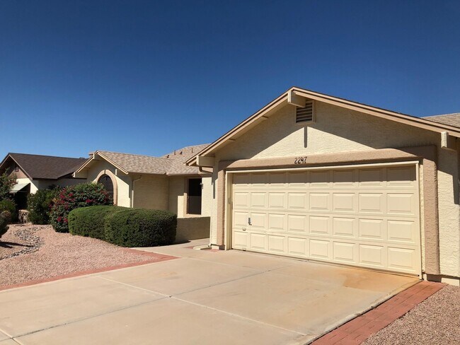 Foto del edificio - Lovely Home in 45+ Active Adult Community of Leisure World.  Available April 2026 Ongoing.