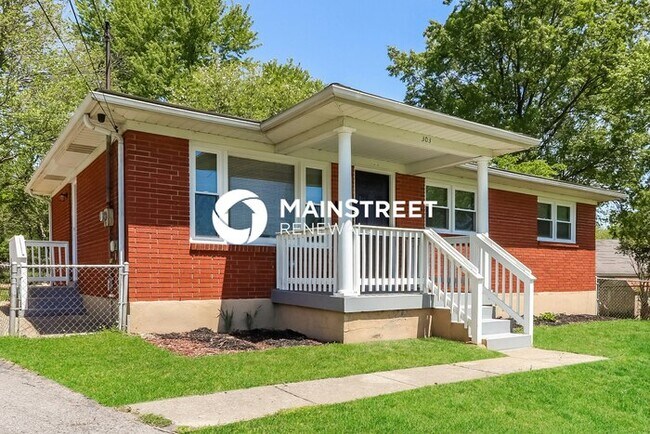 Foto del edificio - 3 Bedroom Pet-Friendly Home in Louisville, KY with Main Street Renewal