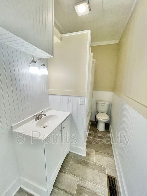 Building Photo - 203 Morrison St