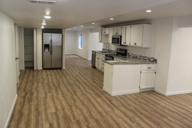 Cocina - 2712 S Cole Ct