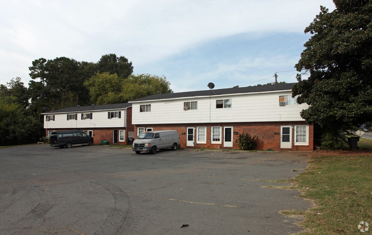 Building Photo - 4401 Hovis Rd