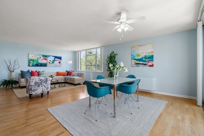 Foto del edificio - 20 Hammond Pond Pkwy