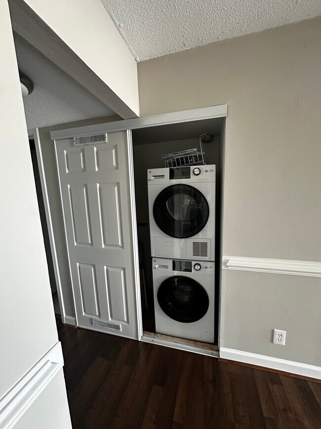 Foto del edificio - 2313 W Great Neck Rd