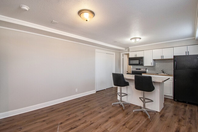 Photo - 3512 Dodge St Apartment