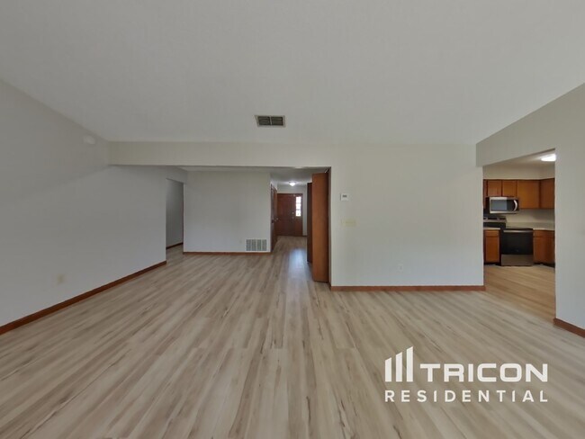 Building Photo - 5378 Sidesaddle Dr